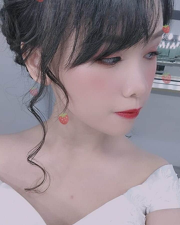 Haruka Ayaneのインスタグラム：「I love this elegant cutesy look so much, but it definitely wasnt easy to finish the makeup and hair, i sat down for 4 hours straight 😂 . . . . .  #wedding #weddingdress #makeup #makeuplife #makeupoftheday #makeupoftheday #followers #follow4follow #followtrain #instadaily #instamood」
