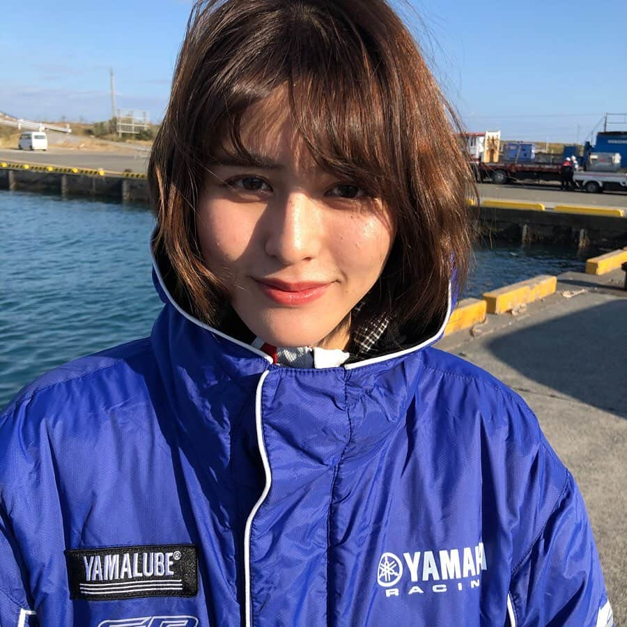 岩田絵莉佳さんのインスタグラム写真 - (岩田絵莉佳Instagram)「今年もヤマハー💙 . YAMAHAのY's gear girlは4年目に突入⁈😳 あっという間！ . 毎回温かいスタッフの皆様に囲まれてのロケは 楽しいです🧚🏻‍♀️ 今年はなんと言っても気温が暖かかった！笑 . 2020s/sもお楽しみに🏍✨ . #YAMAHA #ysgear #yamalube #yamaharacing  #yamahaが美しい  #bike #yamahablue #ヤマハ #バイク #ワイズギア #ヤマハブルー #バイク女子  #ヤマハが美しい」12月17日 19時47分 - 15erika11