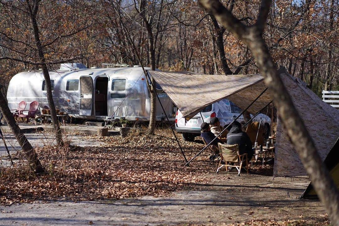 ROOT CO. Designed in HAKONE.さんのインスタグラム写真 - (ROOT CO. Designed in HAKONE.Instagram)「. Amanayu camping. ・ Video & Photo shoot. ・ 素晴らしい動画撮影とスチール撮影をしていただきました。 ご協力いただいた皆様ありがとうございました！ ・ #root_co #rootco #shockresistcasepro #playoutside #tarptotarp #grnoutdoor #amanayu #amanayu2019 #doro_is_doro」12月17日 11時20分 - root_co_official