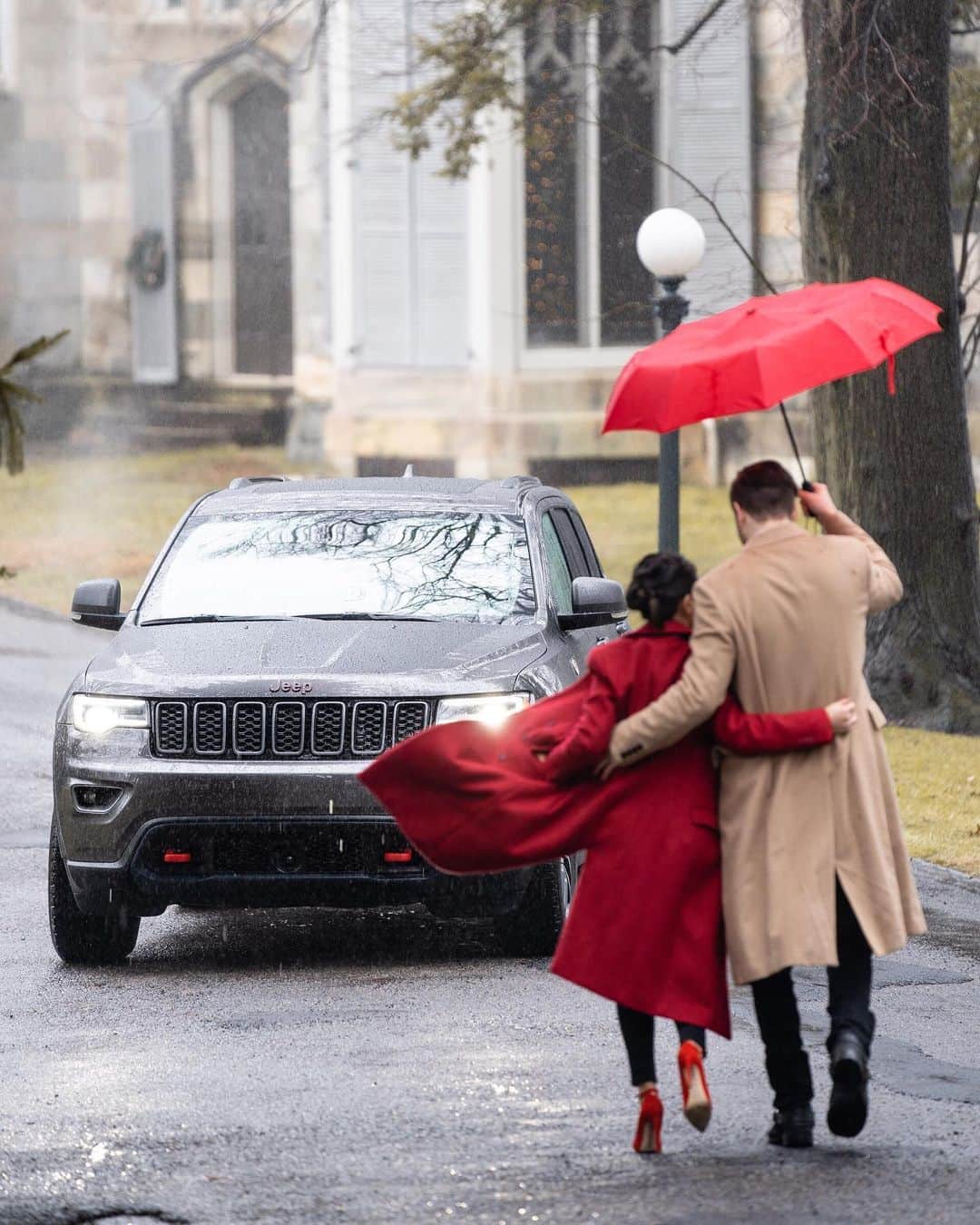 ウェンディー・グエンさんのインスタグラム写真 - (ウェンディー・グエンInstagram)「Rain or shine, adventure awaits! Getting out of the city and exploring Lyndhurst with my favorite person in the @Jeep Grand Cherokee. #Jeep #JeepAmbassador #Ad」12月17日 11時23分 - wendyslookbook