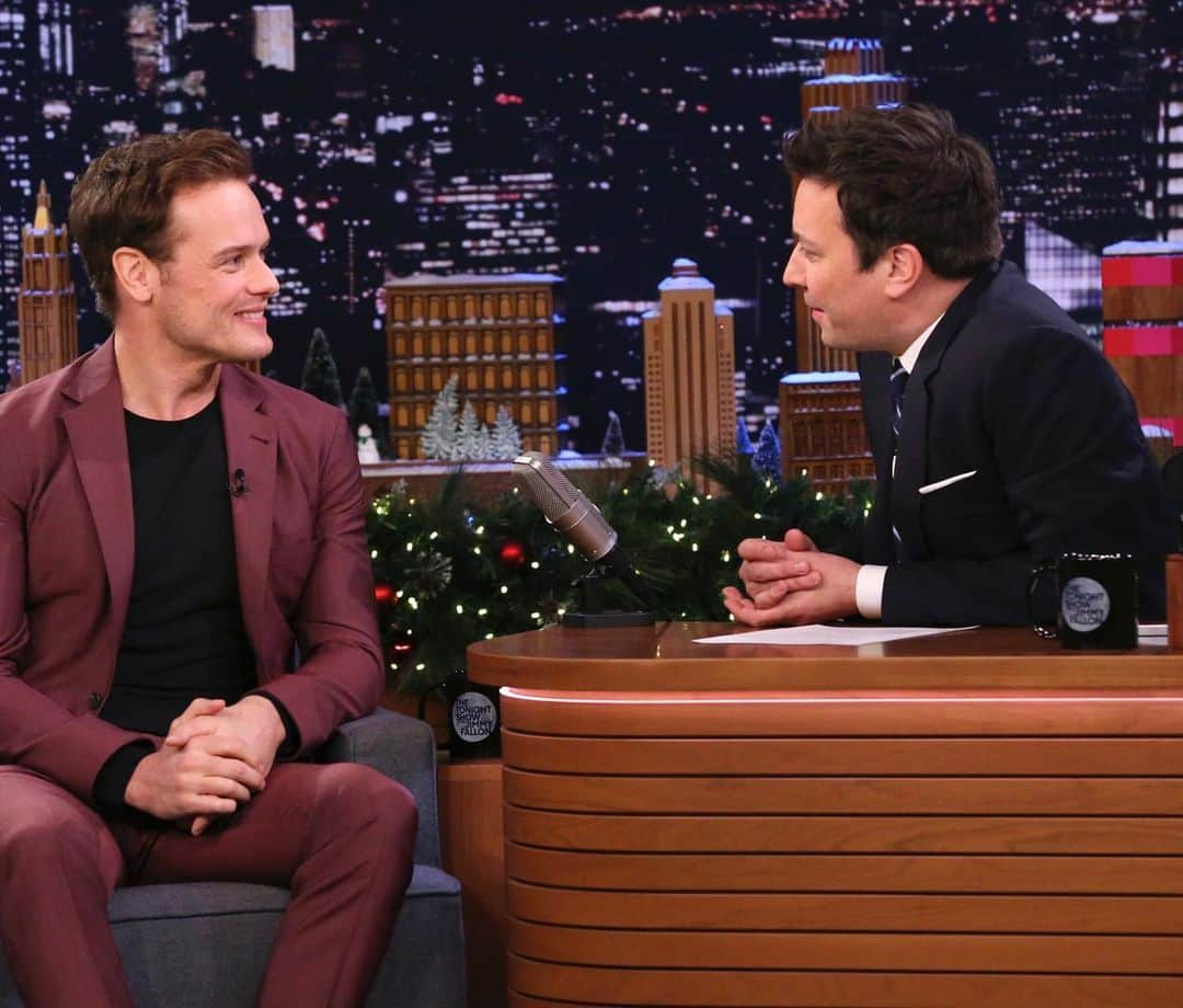 サム・ヒューアンさんのインスタグラム写真 - (サム・ヒューアンInstagram)「Hey Jimmy! @fallontonight 🙌」12月17日 11時25分 - samheughan