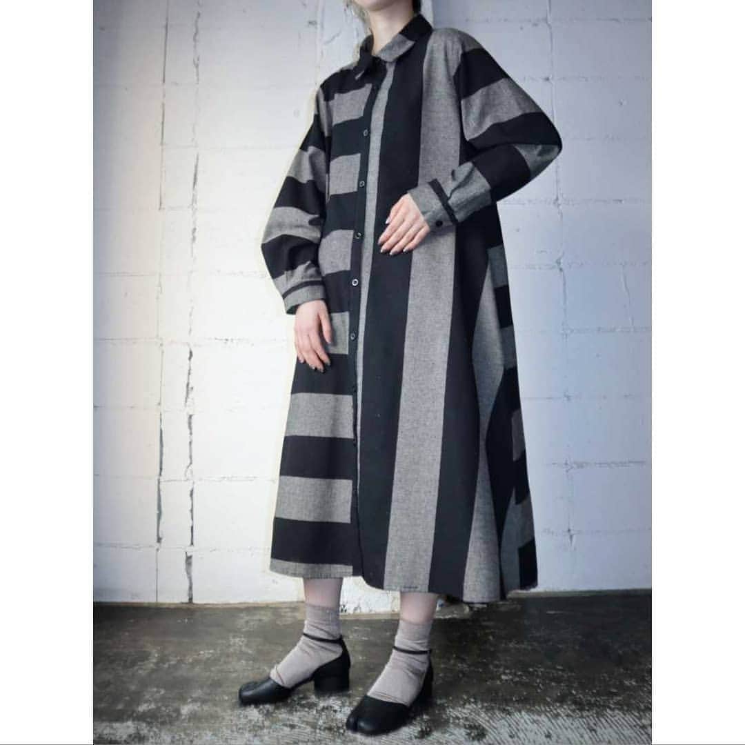 吉祥寺 古着屋 Orfeoのインスタグラム：「Vintage Stripe Shirt Dress  #orfeo #kichijoji #tokyo #vintage #used #fashion #coordinate #outfit  掲載商品のお問い合わせはメールにて承っております。コメント、DMでのお問い合わせは受け付けておりませんのでご了承ください。」