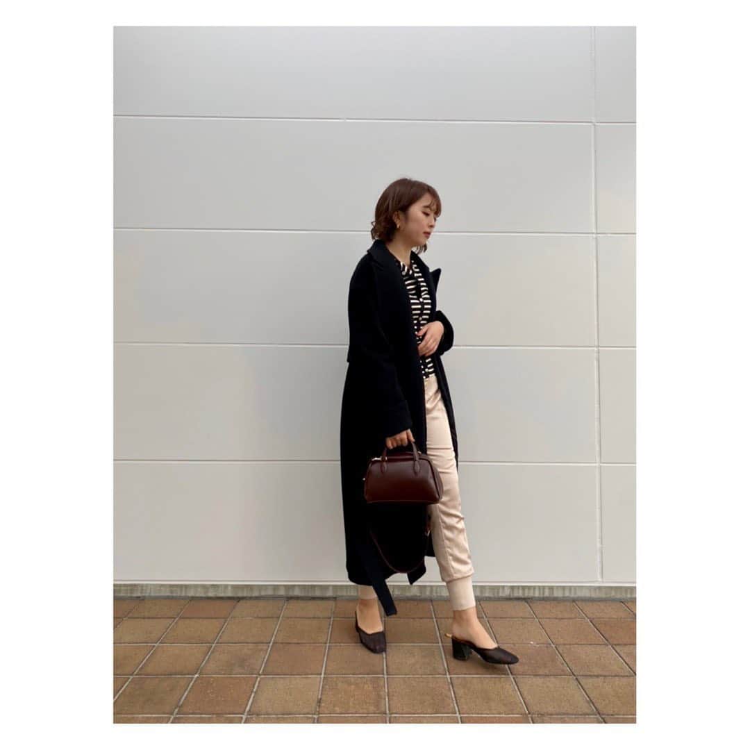 ETRÉ TOKYO ストアさんのインスタグラム写真 - (ETRÉ TOKYO ストアInstagram)「@etretokyo ﻿ ﻿ Staff：ルミネ新宿店﻿ Yuho 162cm 【@30d_yh】﻿ ﻿ Le minor CARDIGAN﻿ ￥16,000 + TAX﻿ 着用 : BLACK /F﻿ ﻿ #サテンイージーパンツ﻿ ￥21,000 + TAX﻿ 着用 : BEIGE /M﻿ ﻿ #ウールベルテッドコート﻿ ￥39,000 + TAX﻿ 着用 : BLACK / F﻿ ﻿ #スクエアメッシュパンプス﻿ ￥26,000 + TAX﻿ 着用 : BLACK / 37﻿ ﻿ #etretokyo#etre#fashion#ootd#outfit#coordinate#mineby3mootd#casual#etretokyoshinjuku #etretokyoosaka﻿ #エトレ#エトレトウキョウ#シンプルコーデ#大人コーデ#大人カジュアル  #LUCUA#ルミネ新宿﻿ ﻿」12月17日 11時49分 - etretokyo_store