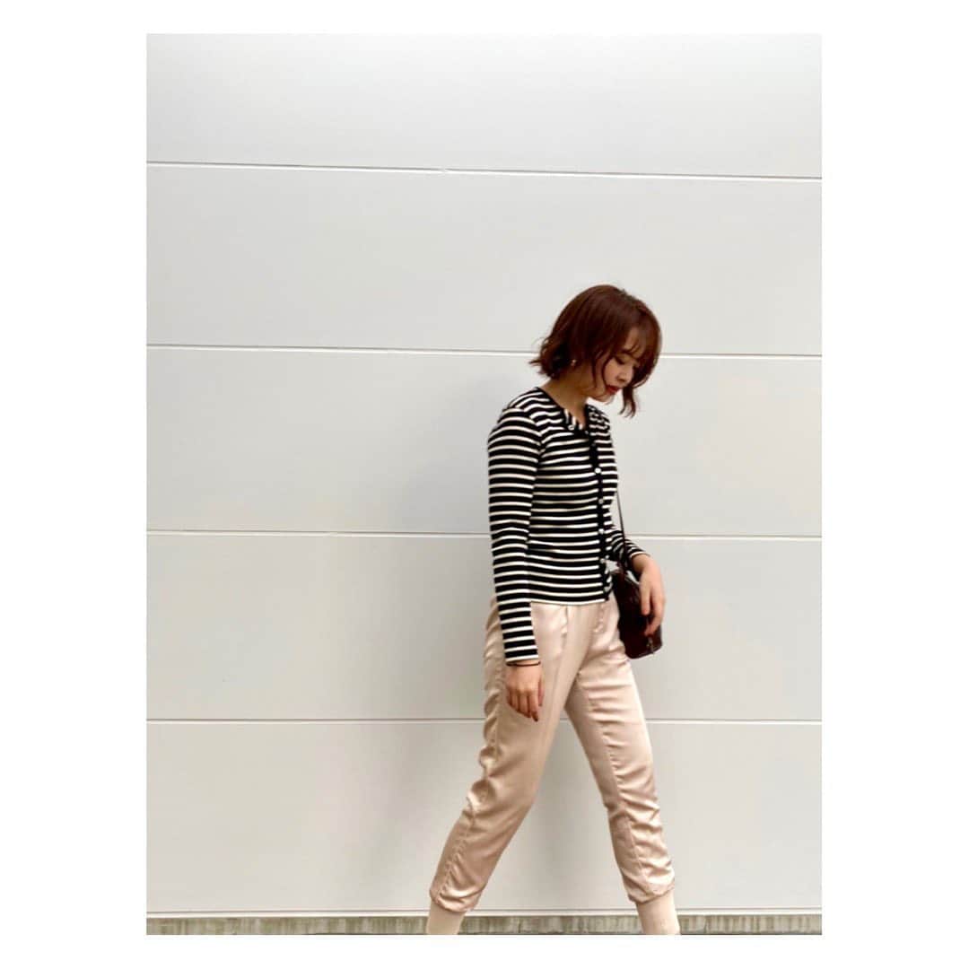 ETRÉ TOKYO ストアさんのインスタグラム写真 - (ETRÉ TOKYO ストアInstagram)「@etretokyo ﻿ ﻿ Staff：ルミネ新宿店﻿ Yuho 162cm 【@30d_yh】﻿ ﻿ Le minor CARDIGAN﻿ ￥16,000 + TAX﻿ 着用 : BLACK /F﻿ ﻿ #サテンイージーパンツ﻿ ￥21,000 + TAX﻿ 着用 : BEIGE /M﻿ ﻿ #ウールベルテッドコート﻿ ￥39,000 + TAX﻿ 着用 : BLACK / F﻿ ﻿ #スクエアメッシュパンプス﻿ ￥26,000 + TAX﻿ 着用 : BLACK / 37﻿ ﻿ #etretokyo#etre#fashion#ootd#outfit#coordinate#mineby3mootd#casual#etretokyoshinjuku #etretokyoosaka﻿ #エトレ#エトレトウキョウ#シンプルコーデ#大人コーデ#大人カジュアル  #LUCUA#ルミネ新宿﻿ ﻿」12月17日 11時49分 - etretokyo_store