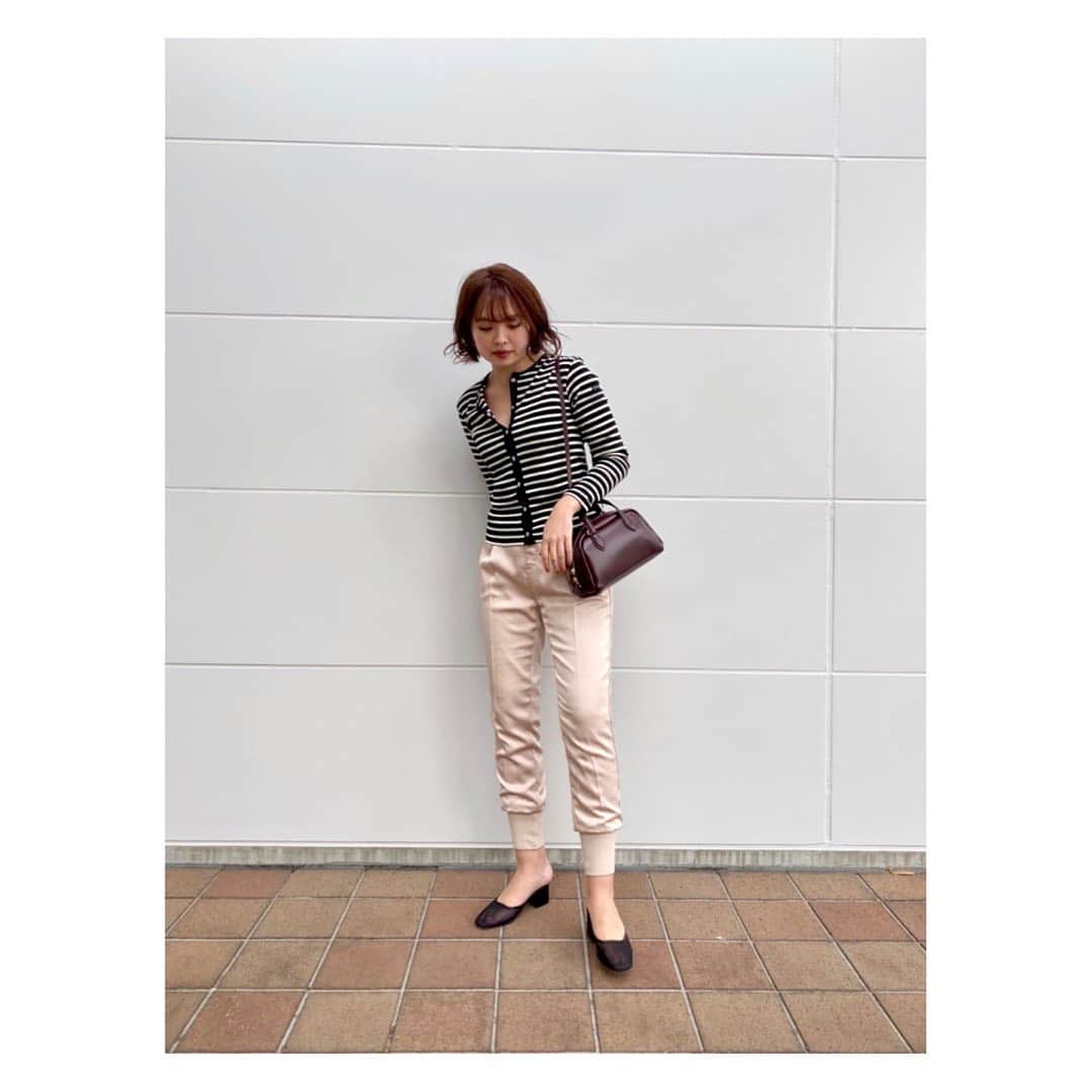 ETRÉ TOKYO ストアさんのインスタグラム写真 - (ETRÉ TOKYO ストアInstagram)「@etretokyo ﻿ ﻿ Staff：ルミネ新宿店﻿ Yuho 162cm 【@30d_yh】﻿ ﻿ Le minor CARDIGAN﻿ ￥16,000 + TAX﻿ 着用 : BLACK /F﻿ ﻿ #サテンイージーパンツ﻿ ￥21,000 + TAX﻿ 着用 : BEIGE /M﻿ ﻿ #ウールベルテッドコート﻿ ￥39,000 + TAX﻿ 着用 : BLACK / F﻿ ﻿ #スクエアメッシュパンプス﻿ ￥26,000 + TAX﻿ 着用 : BLACK / 37﻿ ﻿ #etretokyo#etre#fashion#ootd#outfit#coordinate#mineby3mootd#casual#etretokyoshinjuku #etretokyoosaka﻿ #エトレ#エトレトウキョウ#シンプルコーデ#大人コーデ#大人カジュアル  #LUCUA#ルミネ新宿﻿ ﻿」12月17日 11時49分 - etretokyo_store