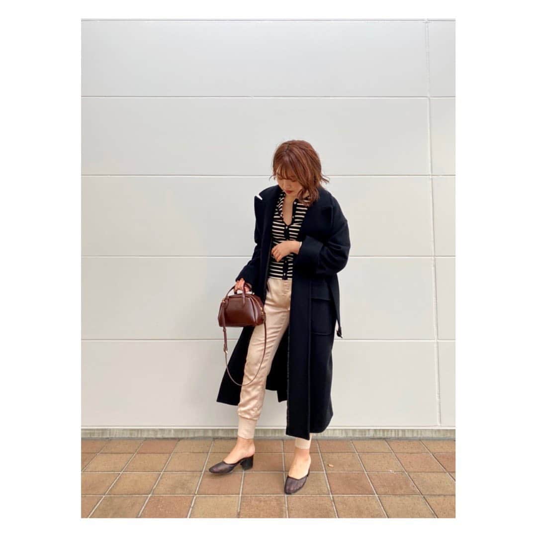 ETRÉ TOKYO ストアさんのインスタグラム写真 - (ETRÉ TOKYO ストアInstagram)「@etretokyo ﻿ ﻿ Staff：ルミネ新宿店﻿ Yuho 162cm 【@30d_yh】﻿ ﻿ Le minor CARDIGAN﻿ ￥16,000 + TAX﻿ 着用 : BLACK /F﻿ ﻿ #サテンイージーパンツ﻿ ￥21,000 + TAX﻿ 着用 : BEIGE /M﻿ ﻿ #ウールベルテッドコート﻿ ￥39,000 + TAX﻿ 着用 : BLACK / F﻿ ﻿ #スクエアメッシュパンプス﻿ ￥26,000 + TAX﻿ 着用 : BLACK / 37﻿ ﻿ #etretokyo#etre#fashion#ootd#outfit#coordinate#mineby3mootd#casual#etretokyoshinjuku #etretokyoosaka﻿ #エトレ#エトレトウキョウ#シンプルコーデ#大人コーデ#大人カジュアル  #LUCUA#ルミネ新宿﻿ ﻿」12月17日 11時49分 - etretokyo_store