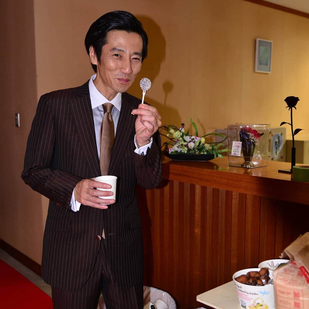 東海テレビ「いつかこの雨がやむ日まで」さんのインスタグラム写真 - (東海テレビ「いつかこの雨がやむ日まで」Instagram)「かわいい岬検事。お茶場によく出没します！ #オトナの土ドラ #悪魔の弁護人 #御子柴礼司 #贖罪の奏鳴曲 #要潤 #津田寛治 #もぐもぐタイム #そだねー #第３話は12月21日土曜23時55分予定」12月17日 11時54分 - dodra_tokaitv