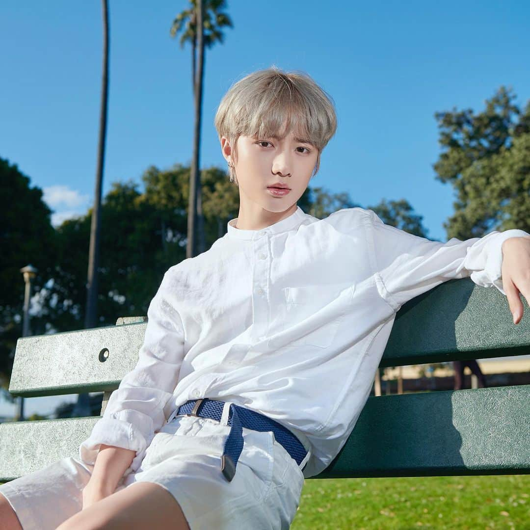 Tomorrow X Togetherさんのインスタグラム写真 - (Tomorrow X TogetherInstagram)「TOMORROW X TOGETHER <H:OUR>  THE FIRST PHOTOBOOK in LOS ANGELES #TXT_HOUR  #투모로우바이투게더 #TXT #수빈 #연준 #범규 #태현 #휴닝카이 #SOOBIN #YEONJUN #BEOMGYU #TAEHYUN #HUENINGKAI」12月17日 12時02分 - txt_bighit