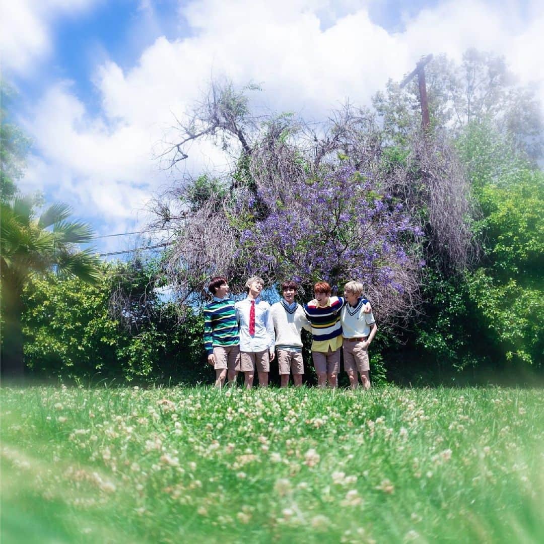 Tomorrow X Togetherさんのインスタグラム写真 - (Tomorrow X TogetherInstagram)「TOMORROW X TOGETHER <H:OUR>  THE FIRST PHOTOBOOK in LOS ANGELES #TXT_HOUR  #투모로우바이투게더 #TXT #수빈 #연준 #범규 #태현 #휴닝카이 #SOOBIN #YEONJUN #BEOMGYU #TAEHYUN #HUENINGKAI」12月17日 12時04分 - txt_bighit