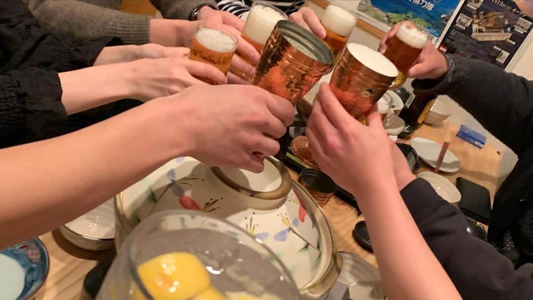 中川愛海さんのインスタグラム写真 - (中川愛海Instagram)「ありがとう😊 今年一番飲んだであろう同い年仲間おやっとさあ&くるりでのお客様や仲間交えての忘年会❤️ 楽しすぎて最後はなぜか朝からシャンパンw マトメのゆっきーとくんのお祝いもでき満足！ @ami_nakagawa_  @tacoyaki_kururi  @oyattosaa_ebisu  まだまだ飲むだろうがよろしくお願いします。笑 #中川愛海 #一日一回カンパイ #忘年会 #同い年仲間 #恵比寿大人の遠足 #恵比寿大人の修学旅行」12月17日 12時48分 - ami_nakagawa_