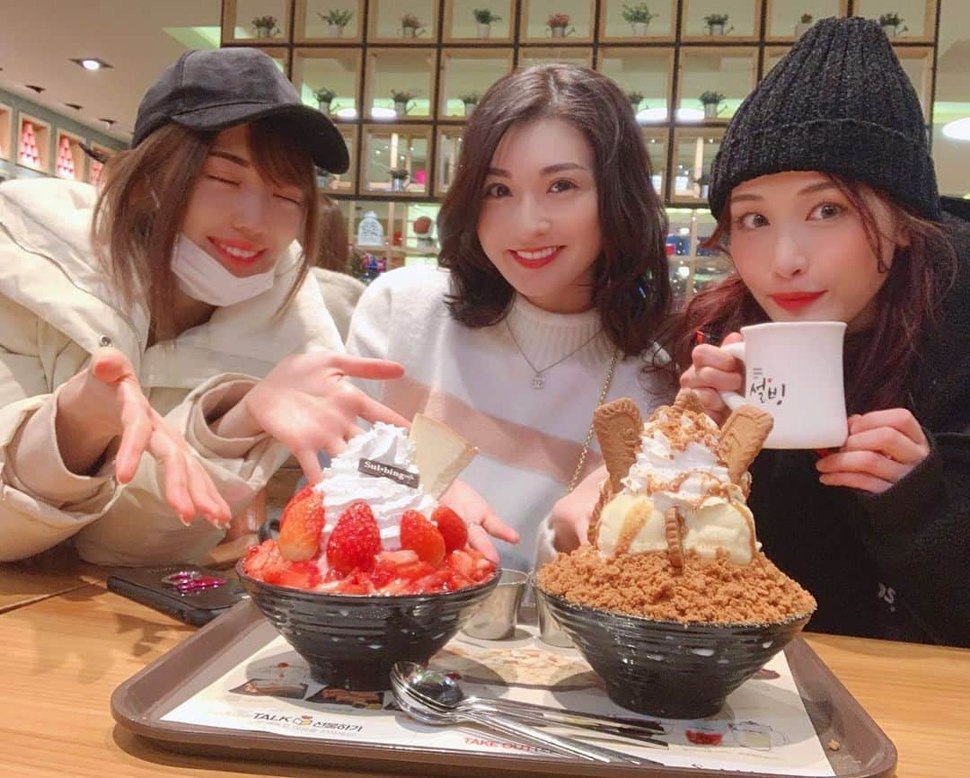 まあみさんのインスタグラム写真 - (まあみInstagram)「初弘大～🤠🍧 念願叶う🥺🥺🥺🍓 . . #🇰🇷#韓国#弘大#かき氷#いちご#ふわふわ#sulbing#lotusbiscuit#lotus#cookie#いちご#🍪」12月17日 13時03分 - maami_1125