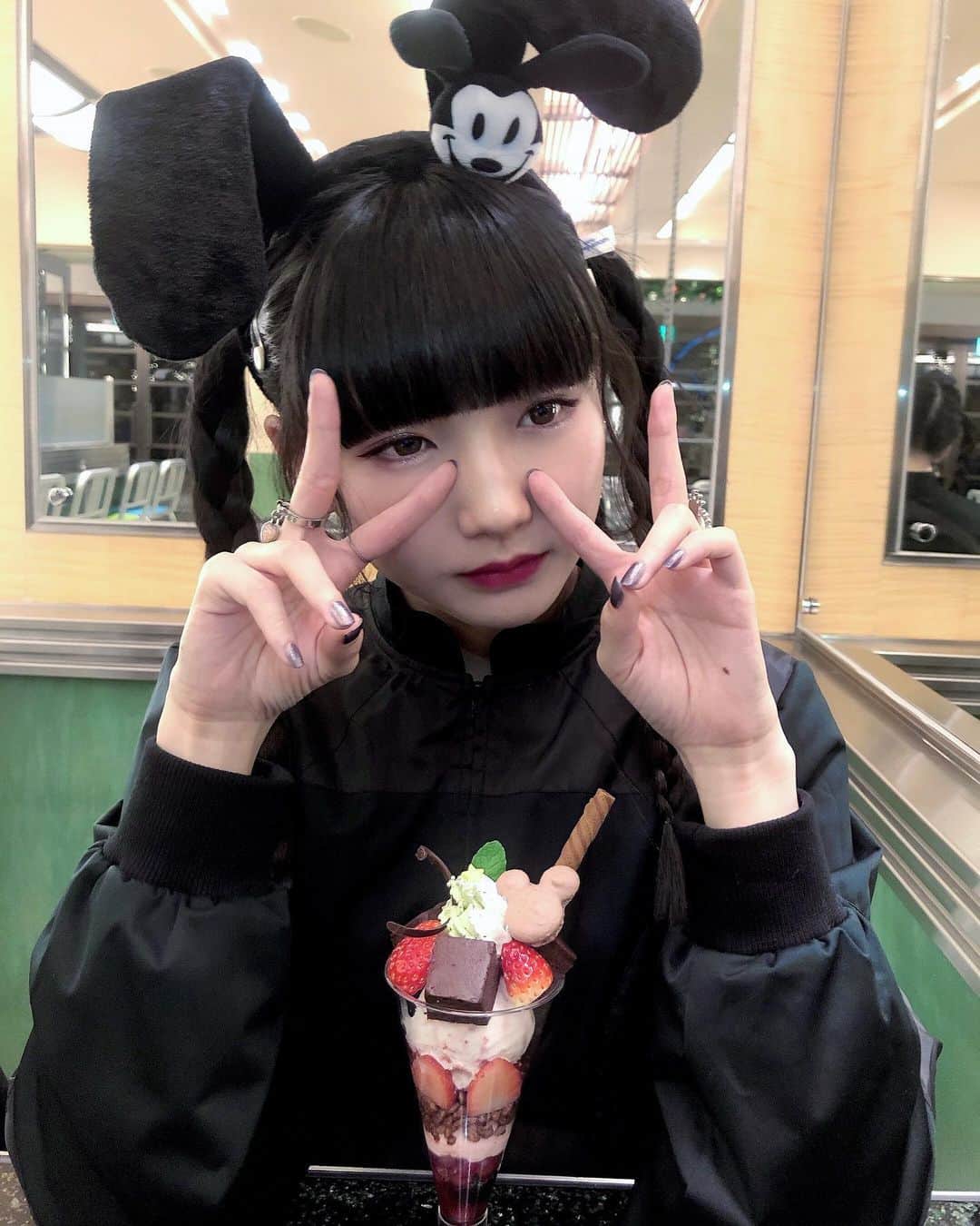 しらいちゃんのインスタグラム：「#パフェには終わりが来る」