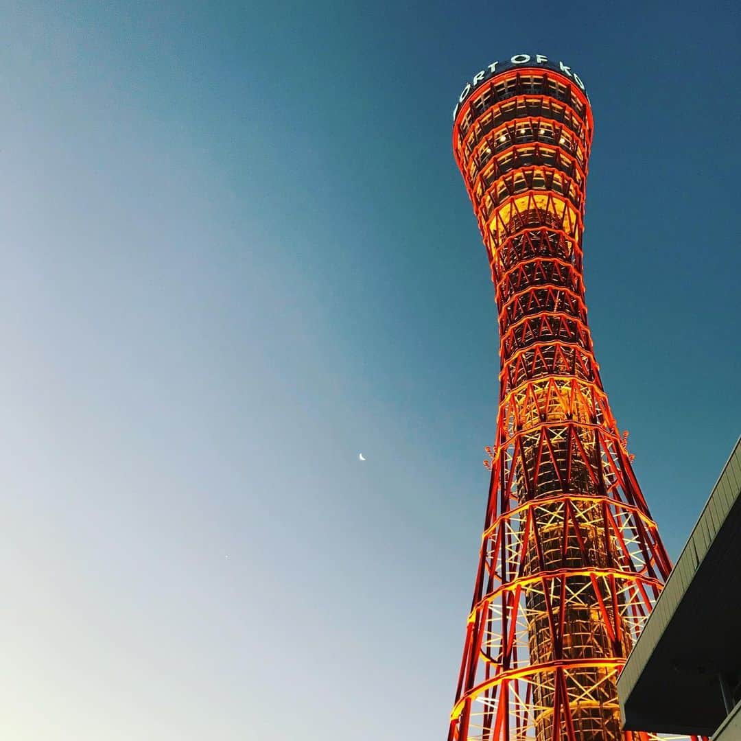 中野耕史のインスタグラム：「今日も聴いていただいた方、ありがとうございます！ 「スタジオにTVカメラが入って撮影してる」と話していたんですが、その模様は本日の夕方　#読売テレビ　の　#かんさい情報ネットten でOA予定です♪ 是非ご覧になってください😊 #KissFM #4seasons」