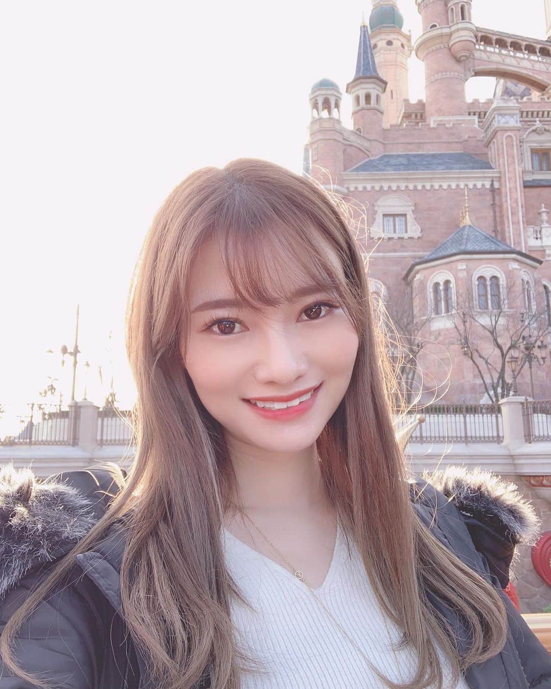 金子実加のインスタグラム：「上海ディズニーランド🧡 . . . . . . . . . . #上海ディズニーランド #shanghaidisneyland #mickeymouse #上海　#上海旅行　#旅行 #金子実加」