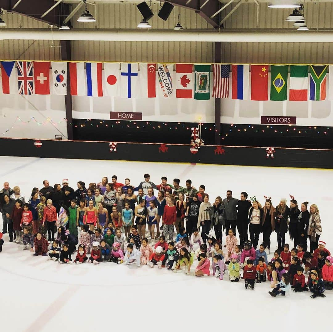 ナタリヤ・ポポワのインスタグラム：「2019 RTC Christmas Ice Show is in the books! 🎄🌟⛄️⛸😊 #christmasspirit #figureskating #festive #iceshow」