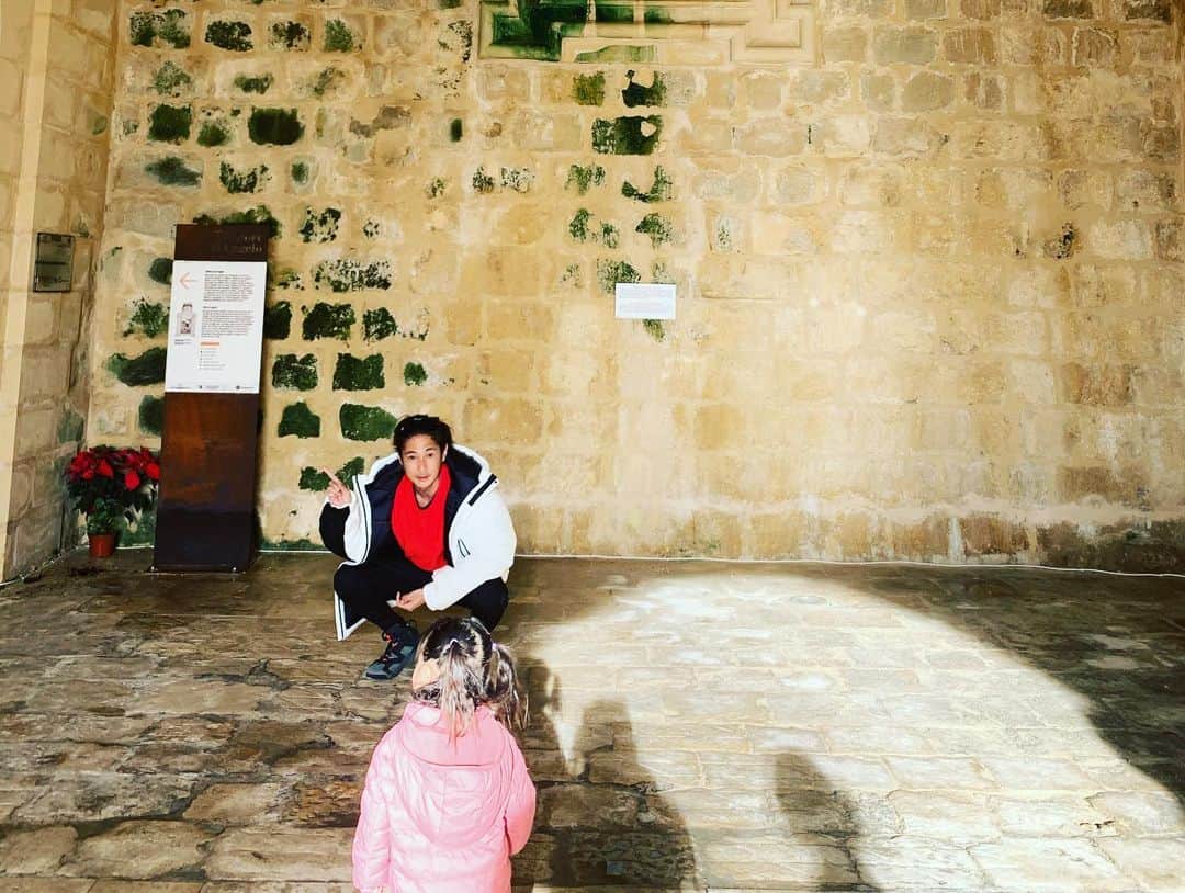 窪塚洋介さんのインスタグラム写真 - (窪塚洋介Instagram)「I'm enjoying Malta with family. It's very beautiful and deep. strong contrast. Like a Ying&Yang. #malta #gozo #adventureking」12月17日 14時04分 - yosuke_kubozuka