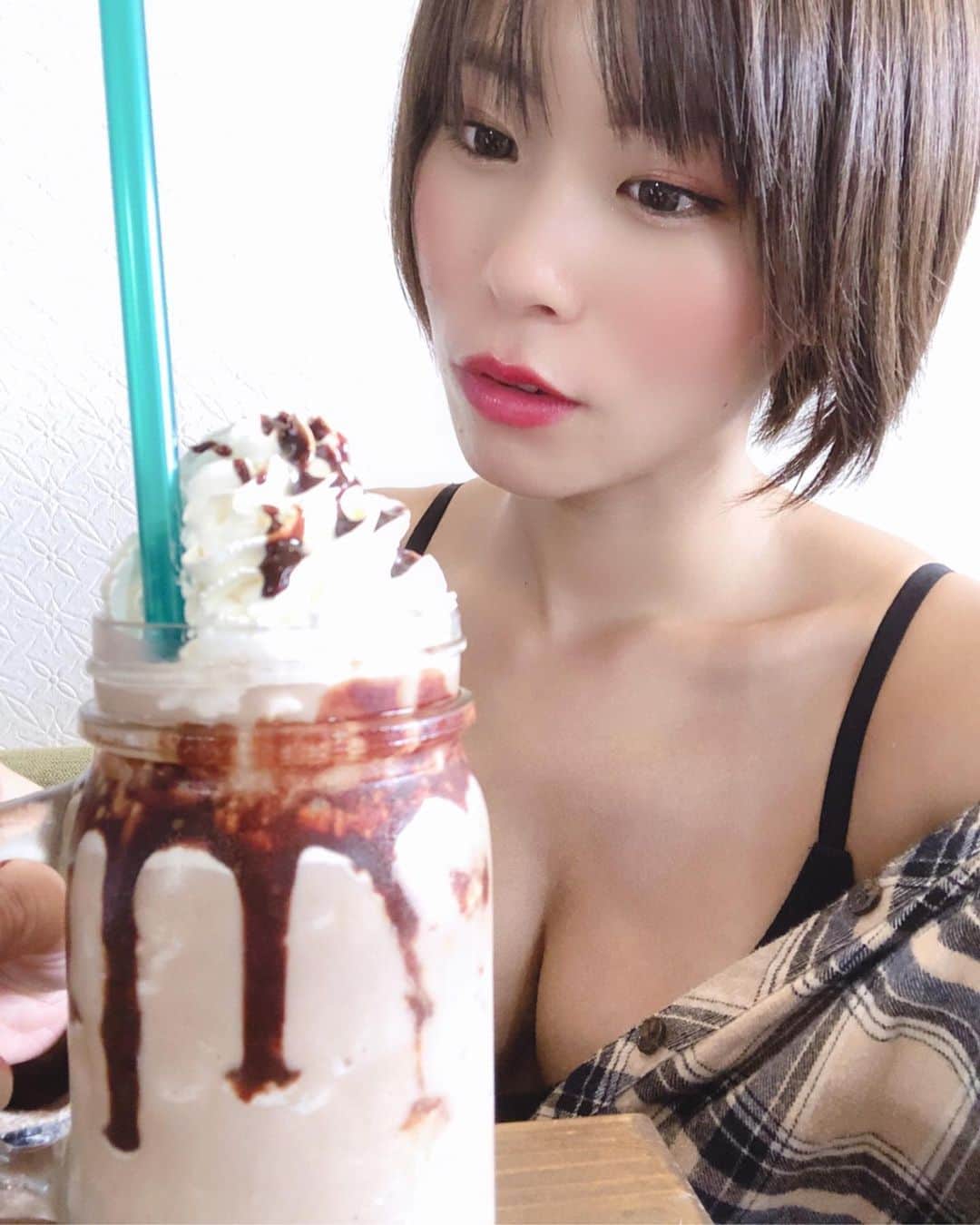 塚田綾佳さんのインスタグラム写真 - (塚田綾佳Instagram)「おいしそう☕💭💕 ・ ・ #BBcoffee  #沖縄 #ぽん散歩 #彼女とデートなうに使っていいよ #SNSレンタル彼女  #インスタグラビア  #model #猫顔  #smile #girl  #shooting #셀카 #미소녀 #일본인  #非常好 #摄影 #塚田綾佳」12月17日 14時06分 - tsukada_ayaka