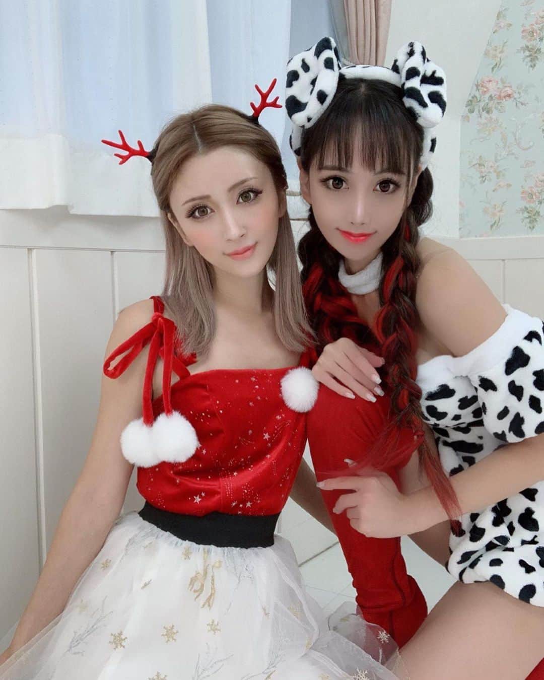 のインスタグラム：「みさきちゃんと一緒にサンタコス撮影❤️ ﻿ ﻿ #@ladyscoco_dress_﻿ ﻿ 百合譁はダルメシアンちゃん🎶﻿ ﻿ クリスマス的なとっても可愛い衣装を何着も着させていただきすんごく楽しい撮影でした💋﻿ ﻿ #東京﻿ #渋谷﻿ #クリスマス﻿ #サンタコス﻿ #サンタ衣装﻿ #ダルメシアン﻿ #トナカイ﻿ #ドレス撮影﻿ #撮影﻿ #仲良し﻿ #ダルメシアン﻿ #トナカイ」