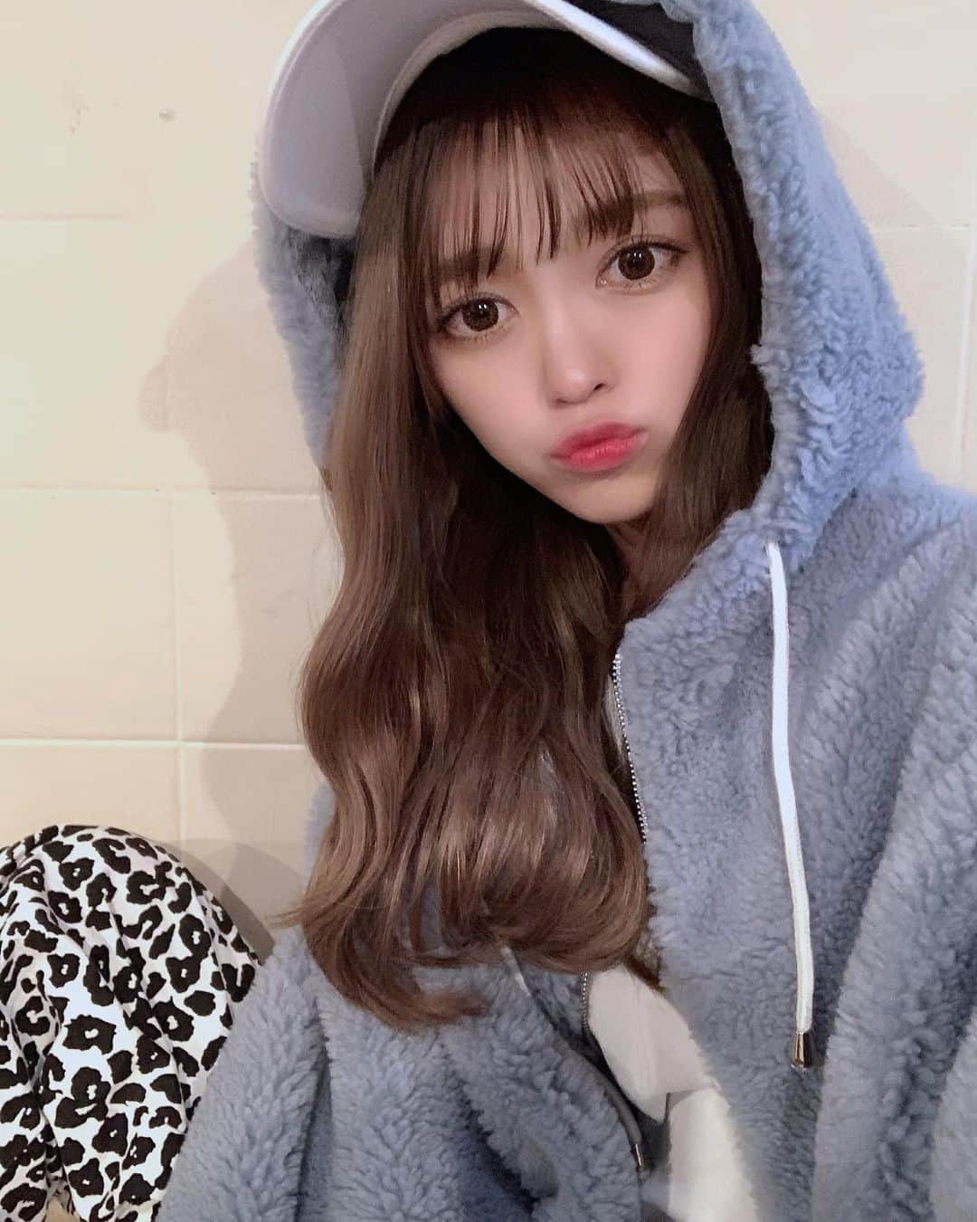 郡司英里沙（えりちょす）のインスタグラム：「﻿ ﻿ 「Jayne K」のお気に入りのアウター ⚑︎⚐︎﻿ ﻿ ﻿ ﻿ ﻿ 次の投稿で全身載せます~~~(^^)﻿ ﻿ ﻿ ﻿ ﻿ ﻿ ﻿ ﻿ ﻿ #郡司服 #郡司英里沙 #pimms #ピムス #ぴむす﻿ #ストリート系女子﻿ #ストリートファッション﻿ #japaneseidol #idol #model #selfie ﻿ #kawaii #instagood #followme #me﻿ #팔로우 #셀피 #셀스타그램 #멋스타그램 #코디」