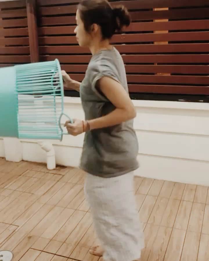 ラチャノック・インタノンのインスタグラム：「เออแคปชั่นนี้ผ่านนะ... 😂 #สเต็ปซักผ้าของฉ้านนน」