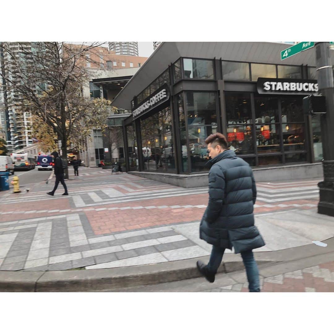 チン・テヒョンさんのインスタグラム写真 - (チン・テヒョンInstagram)「스타벅스 코리아 골드회원 제임스 고객님의 시애틀 오리지날 여행기 #시애틀 #벨뷰 #뉴캐슬 #seattle #bellevue #newcastle #여행 #첫째딸그리고우리개토르미르너무보고싶음」12月17日 14時44分 - taihyun_zin