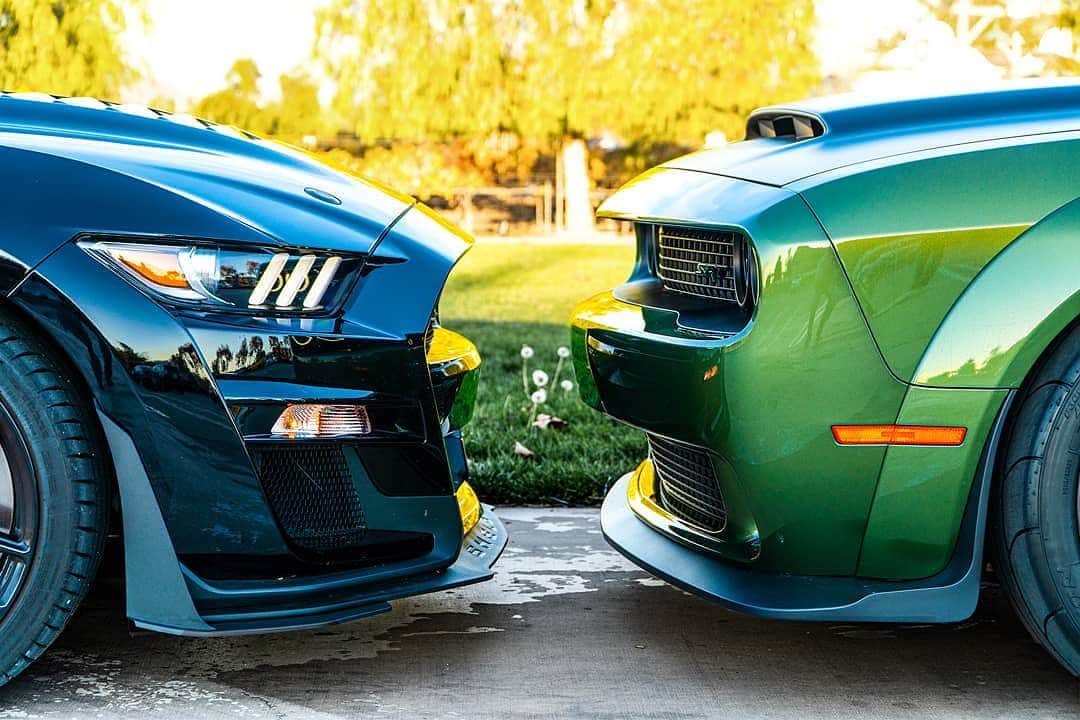 CARLiFESTYLEさんのインスタグラム写真 - (CARLiFESTYLEInstagram)「When the GT500 meets the Demon. Which one would you pick? Photo by @speed_phenom #carlifestyle #gt500 #demon」12月17日 14時56分 - carlifestyle