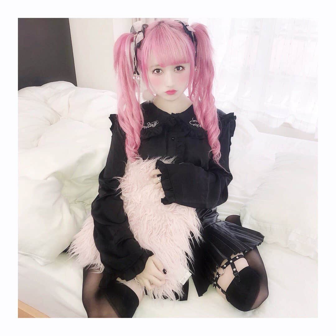 胡桃兎愛のインスタグラム：「ユビキリMV公開されました❤︎ みんなへのメッセージも書いたので是非見つけてみてくださいっ！！ #ユビキリ」