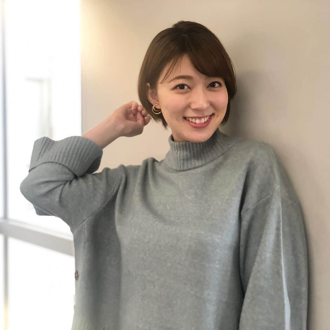 フジテレビ「めざましテレビ」さんのインスタグラム写真 - (フジテレビ「めざましテレビ」Instagram)「12月16日（月）きょう何着て行く？ ・ ファッション雑誌CanCamとコラボした お天気コーナー「きょう何着て行く？」 阿部華也子ちゃんの毎日のコーデを紹介♪ ・ 【きょうのコーデ】 コート→#AndCouture 1万9800円 ニット→#N. 8600円 パンツ→#ViS 3580円 靴→#アルネ 1万5000円 イヤリング→#Jouete 1万5000円 ・ 【コーデのポイント】 遊びゴコロたっぷりなオレンジのノーカラーコートで  カラーミックススタイル🍊 ノーカラーにはハイネックを合わせるとバランスよくきこなせます🙆‍♀️ 配色にポイントがある分アイテムひとつひとつは シンプルなものを選んですっきりと仕上げましょう👀✨ ・ #めざましテレビ #きょう何着て行く？ #阿部華也子 #今日のコーデ#コーデ #CanCam #今日のファッション#ootd #きょう何着て行く？は月〜金朝6時22分ごろ放送！」12月17日 15時07分 - mezamashi.tv