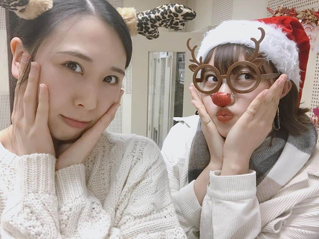 王林さんのインスタグラム写真 - (王林Instagram)「❤︎ 来週の今はもうクリスマスイブ✨✨ 街中にはクリスマスソングが 流れてるますね🎄❤️ 皆さん、今年のクリスマスは大切な人と過ごせそうですか？☺️ こんなことして過ごすよ！とか ぜひ聞きたいものです🥰  #クリスマス #メッセージ #りんご娘 #ringomusume #とき #王林」12月17日 15時18分 - ourin_ringoooo