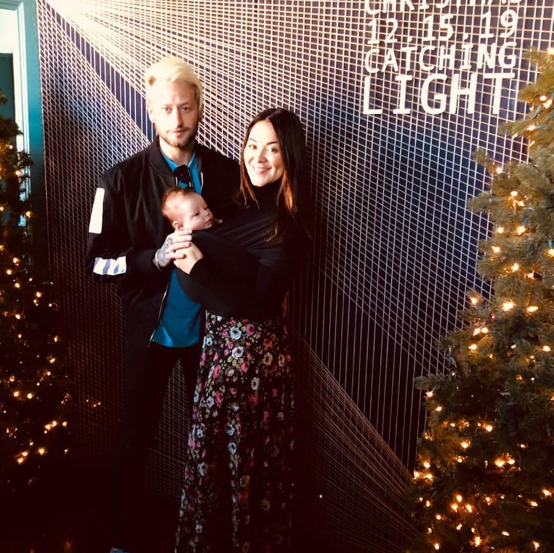 カミーユ・グアティのインスタグラム：「First church service since Morrison was born and WE ARE HERE. To say I felt the holy spirit run through me when I said those words was an understatement. “WE ARE HERE!” I stood in this church and prayed so hard to be standing were I was on Sunday. Standing with the moms swaying with their babies in their carriers. And I finally got to say “WE ARE HERE!” I hope everyone can find a community like this one I wouldn’t be were I am today without my gang at @c3losangeles. Thank you...you know who you are. Thank you for coming to my house at a moments notice and praying for this beautiful life to come into existence...over and over and over again. I’m overwhelmed with #gratitude for my church tribe. 🥰🥰」