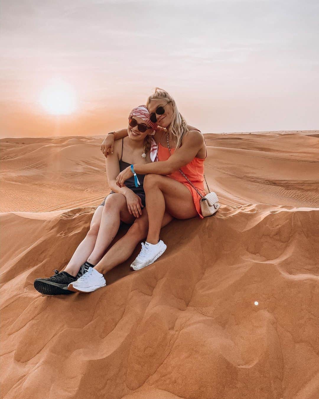 Katrin Tanja Davidsdottirさんのインスタグラム写真 - (Katrin Tanja DavidsdottirInstagram)「A day in the desert with my soulmate of a sister ☀️🧡🐪💕 How did I get so lucky?!」12月17日 15時42分 - katrintanja