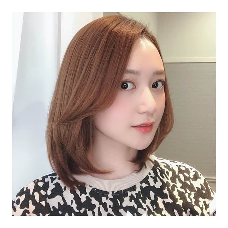 葉月ゆめさんのインスタグラム写真 - (葉月ゆめInstagram)「@yujiyamane ✂️✨ 本当に山根さんの縮毛矯正はすごい！ 「縮毛矯正してるよ」ってわざわざ言わないと 誰も気づきません 🙂♡ わたしはすごくデリケートな髪質ですが 毎回本当に丁寧に完璧に仕上げてくれます。 山根さんいつもありがとう 🦜🍓 #hairsalon #hairstyle #beauty #loanaroppongi #newhair #美容院 #ヘアサロン #ロアナ六本木 #六本木 #メンテナンス」12月17日 16時04分 - yume_hazuki