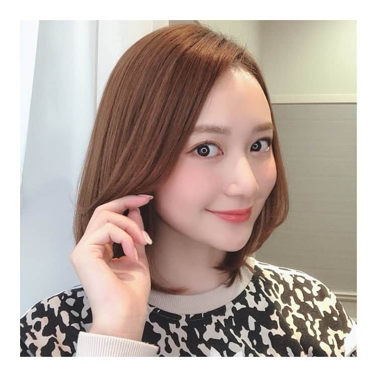 葉月ゆめさんのインスタグラム写真 - (葉月ゆめInstagram)「@yujiyamane ✂️✨ 本当に山根さんの縮毛矯正はすごい！ 「縮毛矯正してるよ」ってわざわざ言わないと 誰も気づきません 🙂♡ わたしはすごくデリケートな髪質ですが 毎回本当に丁寧に完璧に仕上げてくれます。 山根さんいつもありがとう 🦜🍓 #hairsalon #hairstyle #beauty #loanaroppongi #newhair #美容院 #ヘアサロン #ロアナ六本木 #六本木 #メンテナンス」12月17日 16時04分 - yume_hazuki