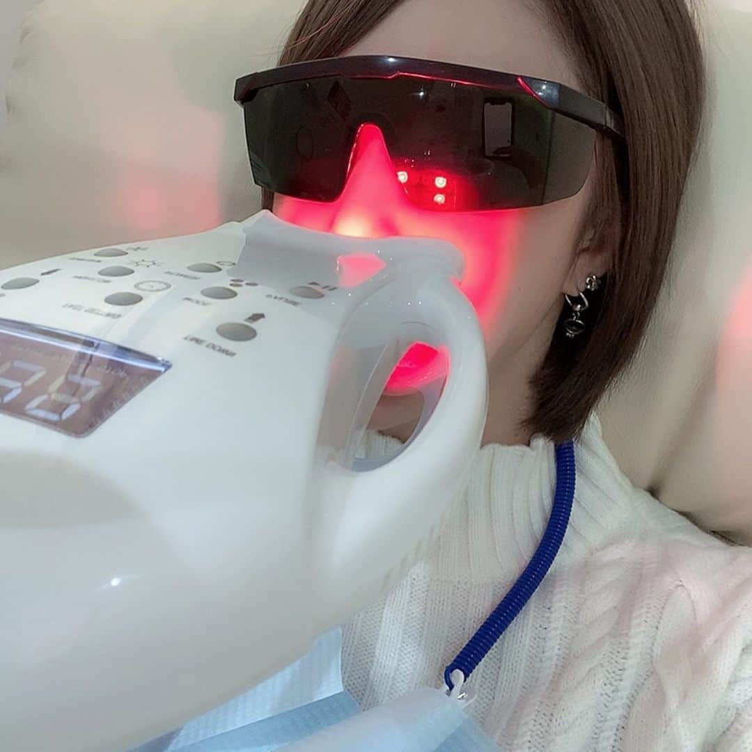 サキ吉さんのインスタグラム写真 - (サキ吉Instagram)「今話題の セルフホワイトニングサロン🦷 @whitening_lounge_happica_ebisu Happica恵比寿店に行ってきたよー✨ . 店内は個室で清潔感があって安心して行ける💓 . 安いのに歯医者さんでやってるホワイトニングレベルで白くなった🦷(それ以上かも🤔) 私は3トーン上がったよ✨ これは自信を持ってオススメ出来る✨ . . Happicaのホワイトニングは、 痛くないし、食事制限も無し💡 直後にコーヒー飲んでも大丈夫😇❣️ . 今回私が受けたコースは 業界初最新赤色LEDを使った Happica1番人気のコース✨ 10分＋13分＋赤20分3回照射コースだよ❤️ . 私のインスタ見たって言えば 15分+15分/2回2980円 で試せるよ🥺🥺🥺💞 . ぜひ行ってみてね🥺 効果にビックリするはず！！ ． 【東京恵比寿店】 〒150-0022 渋谷区恵比寿南1丁目1番3号 三橋屋ビル 2階 ☎03-5720-8377  LINE ID→ @366wicqo ✉happica.ebisu@gmail.com . . #白い歯  #白い  #ホワイトニング  #ホワイトニング  #東京 #美意識  #whitening  #歯を白くする  #歯を白くしたい  #セルフホワイトニング  #サロン  #専門店  #素敵 #目指す #革命  #白い歯をキープ  #白い歯が眩しい笑顔 #happica #ハピカ #業界初 #最新 #新店舗 #関東 #🦷 #✨」12月17日 16時09分 - sakikichi1201