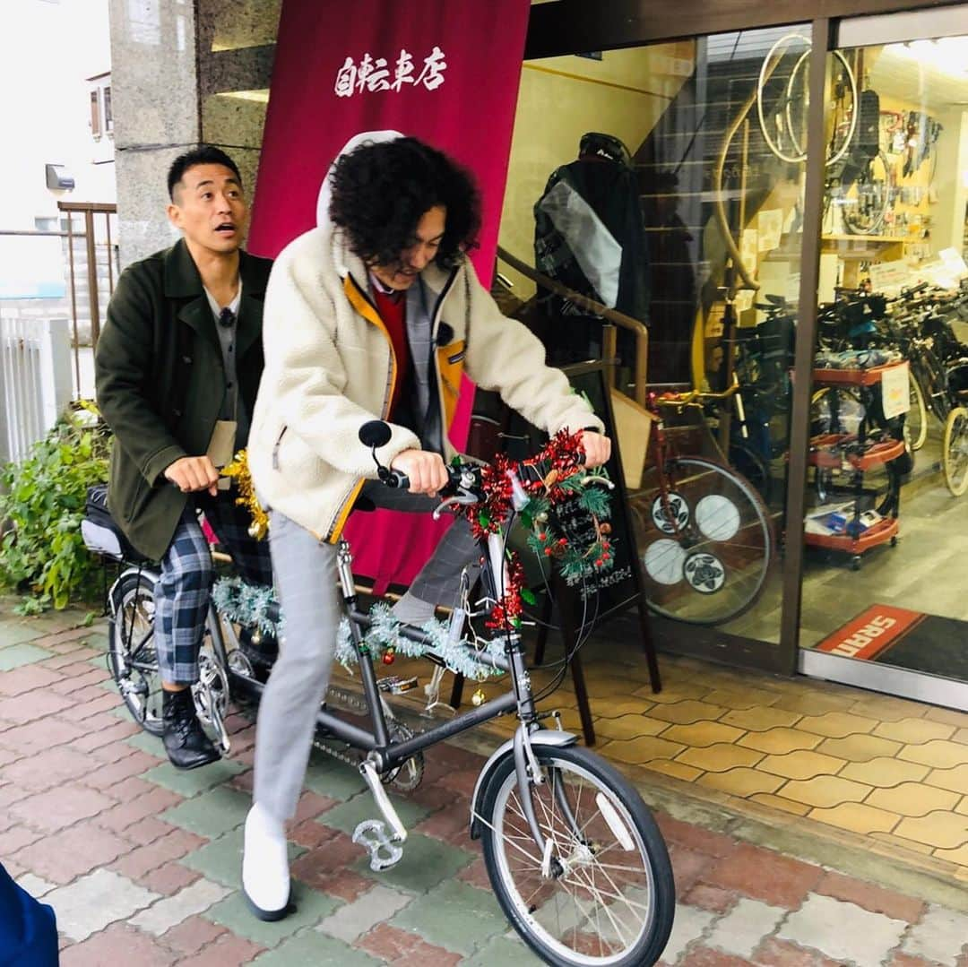 石田靖さんのインスタグラム写真 - (石田靖Instagram)「ztvコミュニティチャンネル 『石田靖とぶらりで笑❗️』 #やすぶら笑 2020年1月OAのゲストの学天即と滋賀県彦根市をinstagramで寄せられた情報をもとにぶらり💨成長する番組#やすぶら笑 OAお楽しみに😆 #ztvコミュニティチャンネル #ztv #石田靖とぶらりで笑 #やすぶら笑 #彦根市 #彦根城 #学天即 #ひこにゃん #3回出番 #2枚目の写真 #彦根城へ向かう三人 #玄宮園 #夢京橋キャッスルロード  #近江や #醤油ぷりん  #まさかの？ #千代神社　 #あめのうずめのみこと  #アメノウズメノミコト #天宇受売命 #天照大御神 #扇おみくじ #侍サイクル #世界一のジェラートアズーロ  #一期一笑  #石田靖」12月17日 16時49分 - yasulog