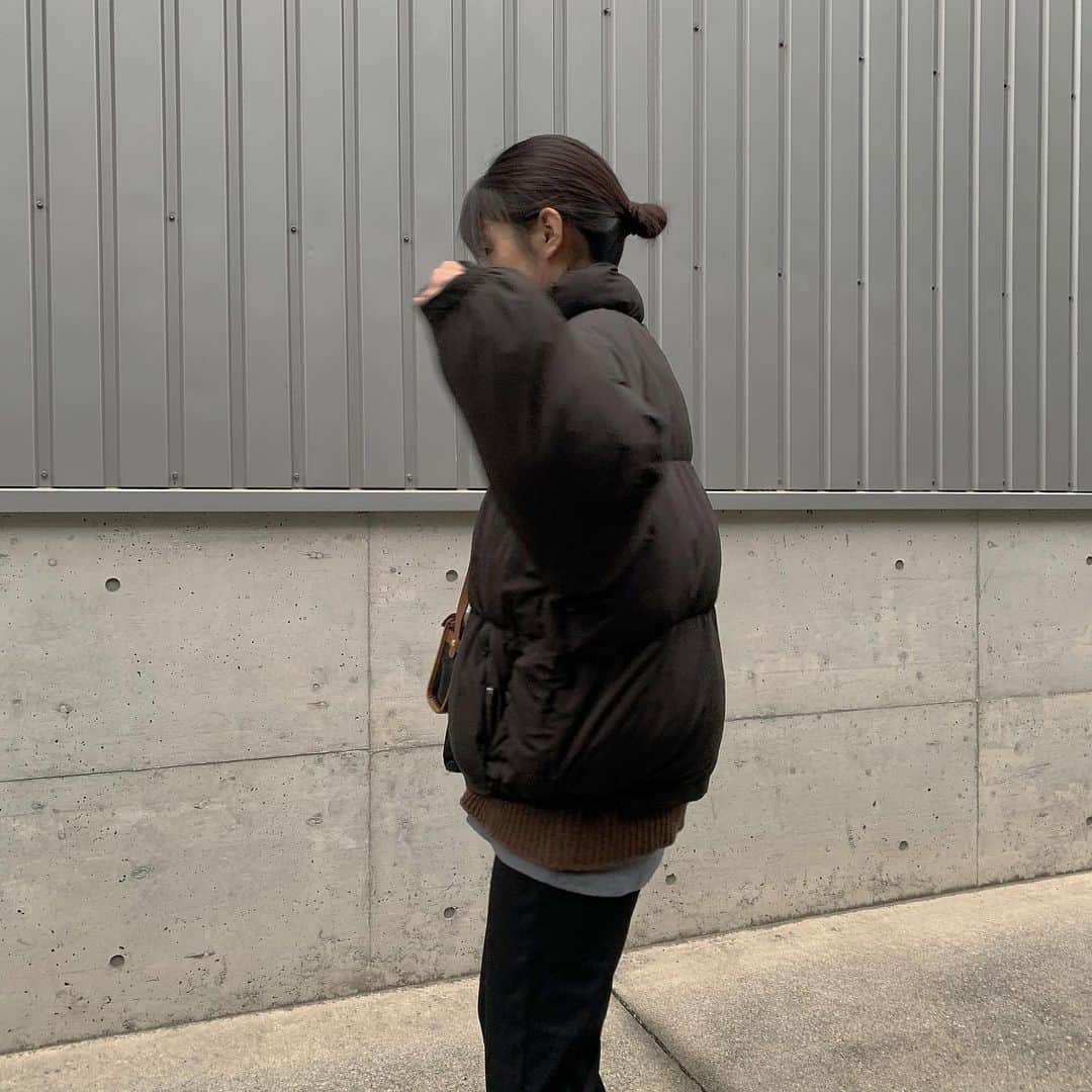 前田亜美のインスタグラム：「. . 寒いね。寒暖差アレルギーだからもうくしゃみも鼻水もとまらないよ𓂃𓈒𓏸. . . ベイマックス。‪✌︎ . #私服 #ami私服 #ペディン」