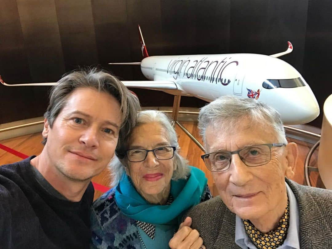 ジョン・バロウマンさんのインスタグラム写真 - (ジョン・バロウマンInstagram)「At the airport getting ready to board our @virginatlantic flight to #LAX @clayton.a13 will be heading to #jfk on the new #a350 @scottmale and his parents flew out yesterday. Jb」12月17日 17時00分 - johnscotbarrowman