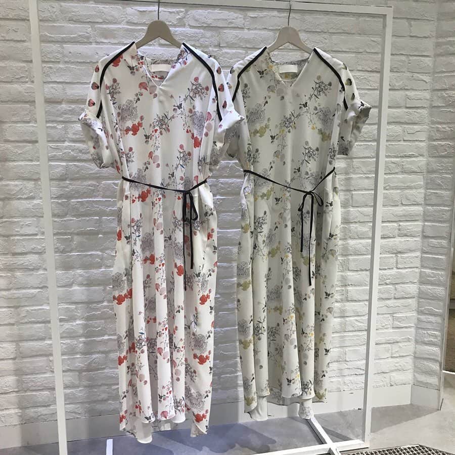 のインスタグラム：「MAME KUROGOUCHI SS20 COLLECTION At 3F 『D.EDIT』 #Hankyu #HANKYUMODE #umedahankyu #阪急うめだ本店 #うめだ阪急 #阪急百貨店 #osaka #umeda #mode #dedit #mamekurogouchi #マメ #ss2020 #ドレス #ワンピース #スカート #ブラウス」