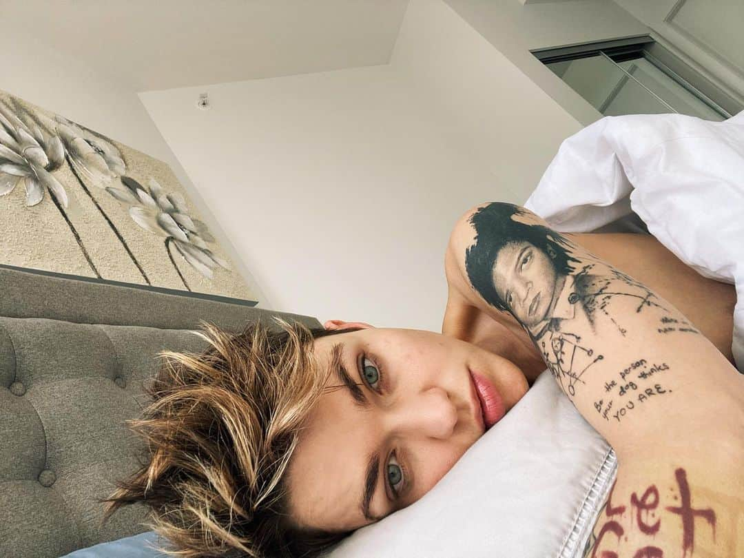 ルビー・ローズさんのインスタグラム写真 - (ルビー・ローズInstagram)「I have acne .. you’re welcome」12月17日 17時01分 - rubyrose