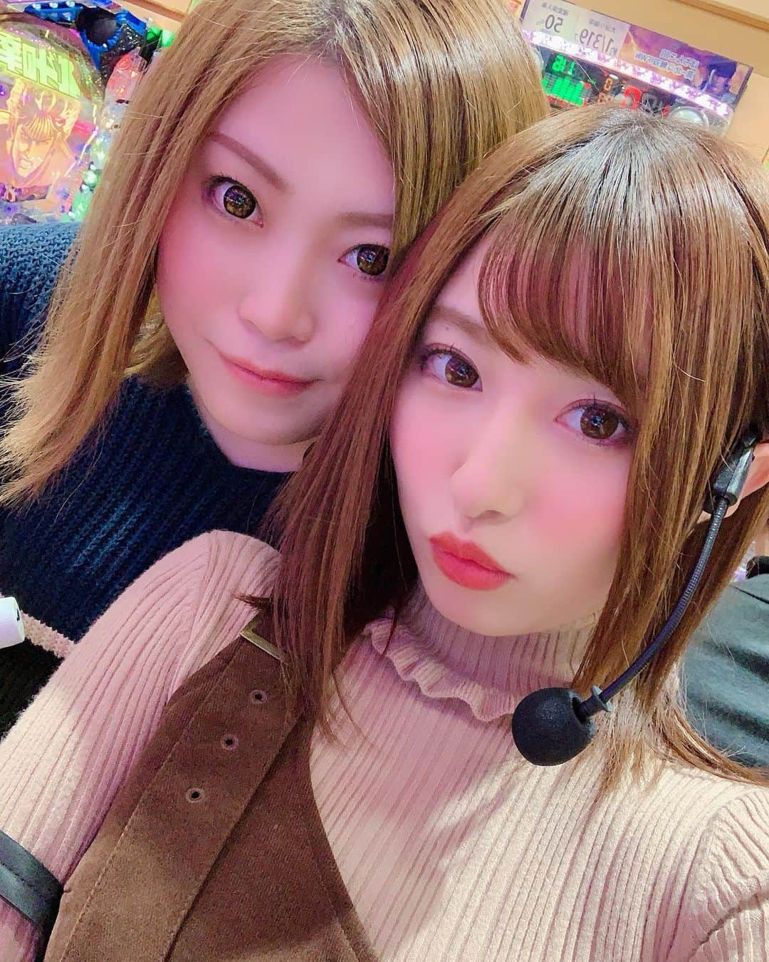 成瀬心美さんのインスタグラム写真 - (成瀬心美Instagram)「☺️ . . さとみんとパシャリ。 . . まどかマギカの台の前は 盛れると私の中で。笑 . . #ピンクの照明 #肌が綺麗に見えるよ #まどかマギカ #まどマギ #パチンコ #結果はいかに #東條さとみ #さとみん #成瀬心美 #ここみん」12月17日 17時46分 - coco3ndazo