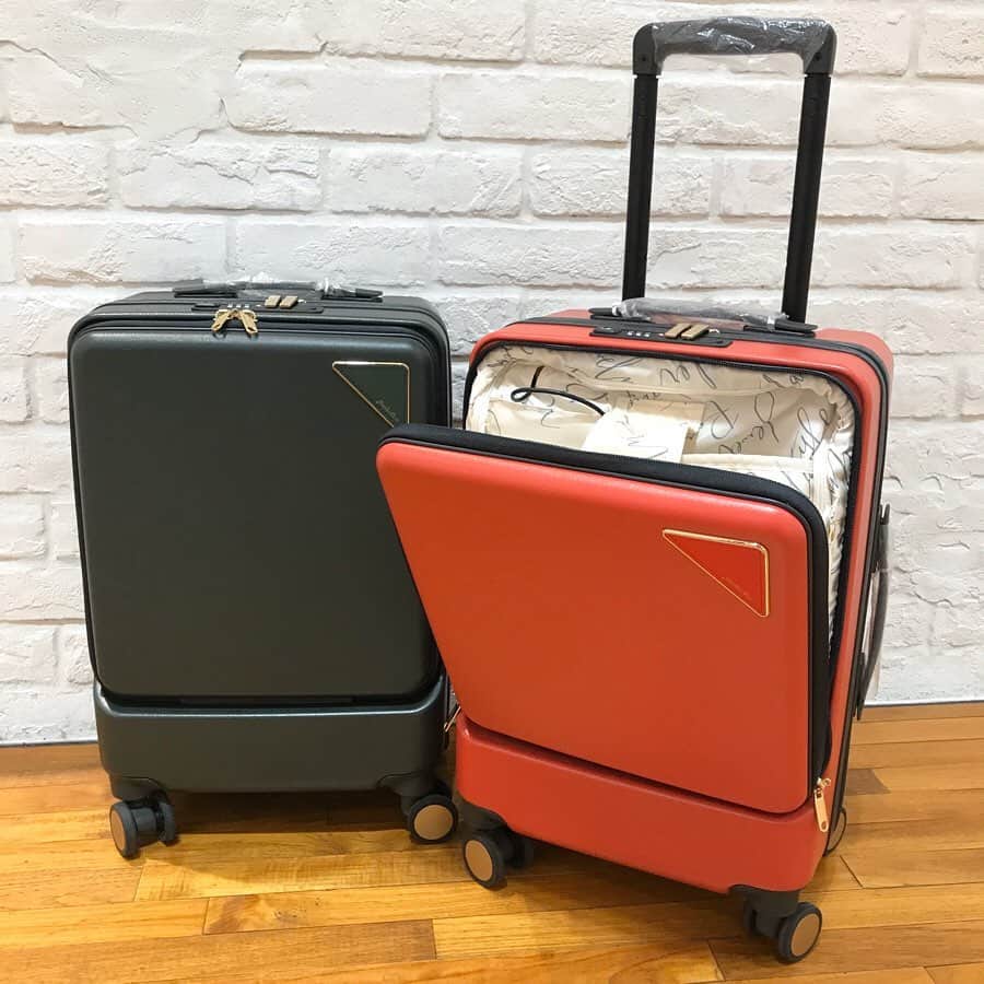 のインスタグラム：「. . ノマド・トローリー(26L) No.06085 color:グリーン、ベージュ、スカーレット Price:¥26,000(＋tax) . . 東急プラザ表参道原宿店 Tokyu Plaza Omotesando Harajuku . 📞03-6804-1361 OPEN/11:00〜21:00 . . #jewelnarose #ジュエルナローズ#tokyo #harajuku #原宿#東急プラザ表参道原宿#新作#表参道#スーツケース#キャリーケース#tokyuplaza#omotesando#shibuya#shoulderbag#sightseeing #newitem#autumn#winter#kawaii#fashion#carrybag#travel #东京#旅游#日本旅游」