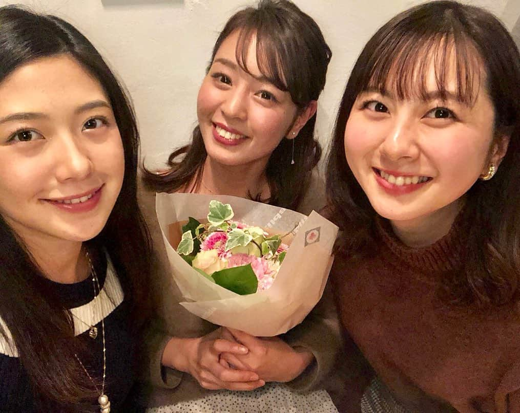 信長ゆかりさんのインスタグラム写真 - (信長ゆかりInstagram)「. ぐっふっふ🥰 楽しかったぁねぇ☺️ こうやって、好きなものを通して繋がった仲間っていいよね。  相変わらずの3人だったけど これからもよろしくだよーー！！！ #楽しみが増えた😊  #次はまた大勢で🥰 #楽しい時間 ありがたやありがたや  皆様風邪にはお気をつけください🍵」12月17日 18時24分 - 03yu_kari30