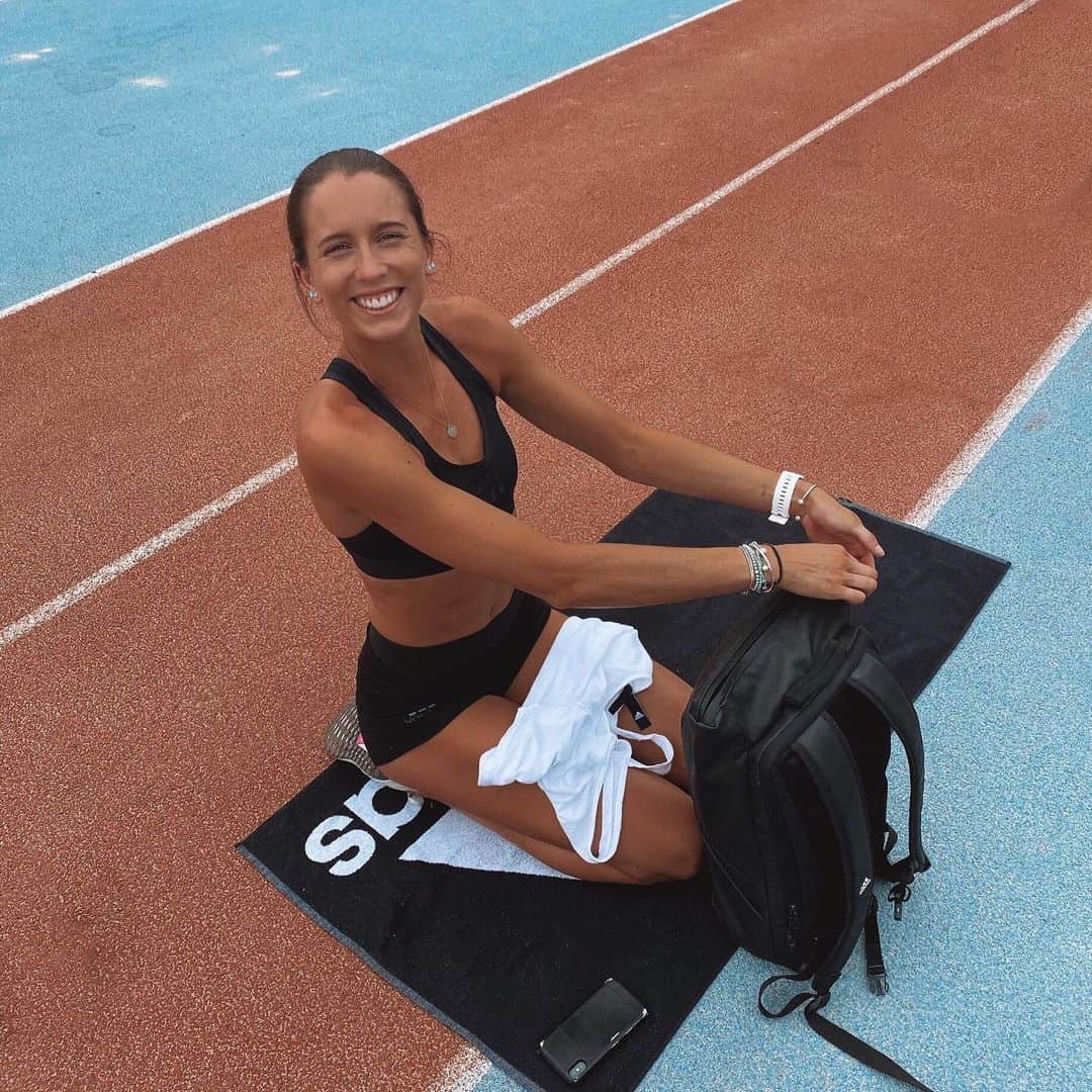 Maddie COATESさんのインスタグラム写真 - (Maddie COATESInstagram)「Race week cheeky grins • • • #womanempowerment #womaninsport #runhappy #fitgirl #exercise #fit #training #tallgirl #strong #gains #fitlife #iwill #body #adidas #adidasau #exercise #athletics #gymlife #getfit #determinded #shredded #physique #dedication #cleaneating #active #instahealth #run #running」12月17日 18時25分 - maddiejade27