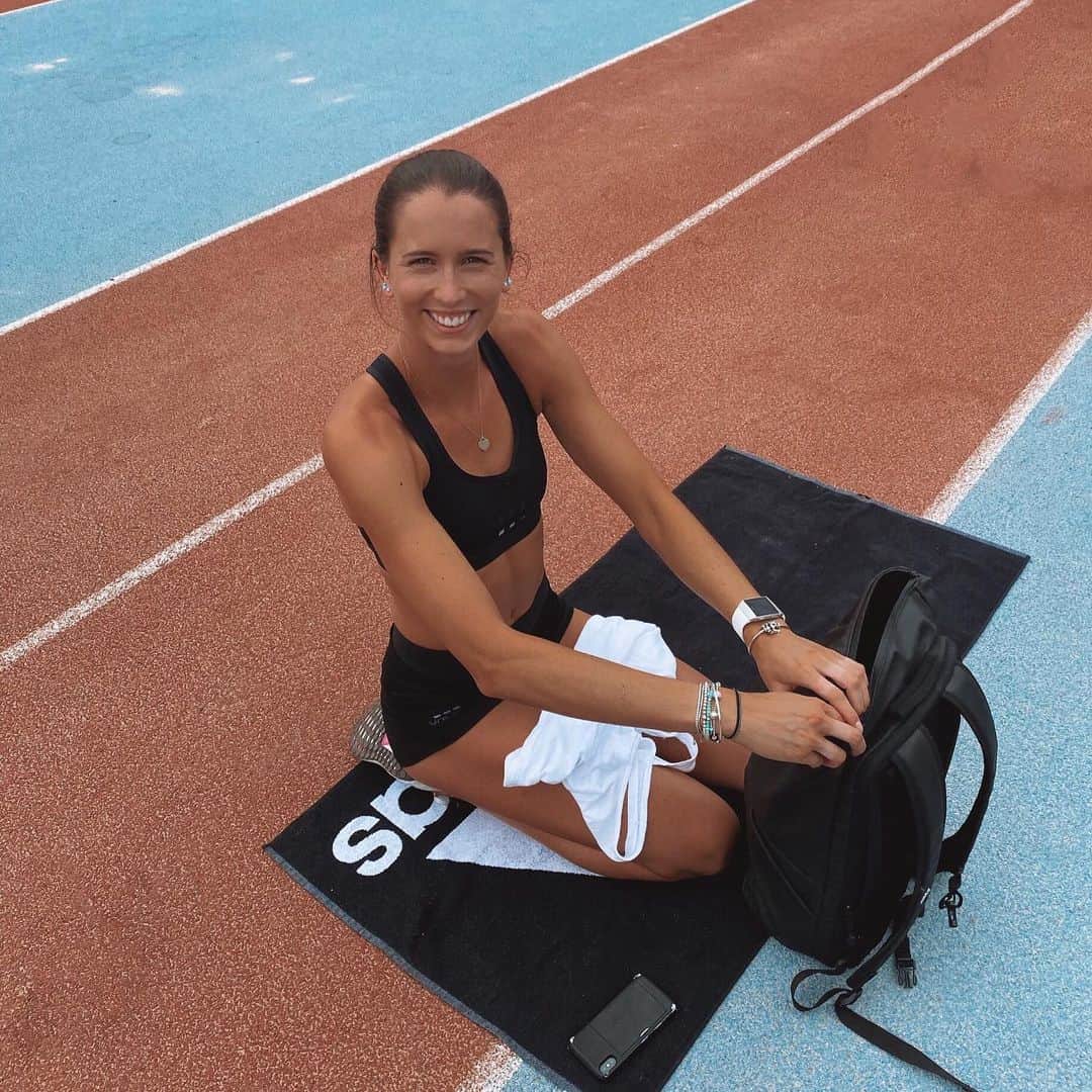 Maddie COATESさんのインスタグラム写真 - (Maddie COATESInstagram)「Race week cheeky grins • • • #womanempowerment #womaninsport #runhappy #fitgirl #exercise #fit #training #tallgirl #strong #gains #fitlife #iwill #body #adidas #adidasau #exercise #athletics #gymlife #getfit #determinded #shredded #physique #dedication #cleaneating #active #instahealth #run #running」12月17日 18時25分 - maddiejade27