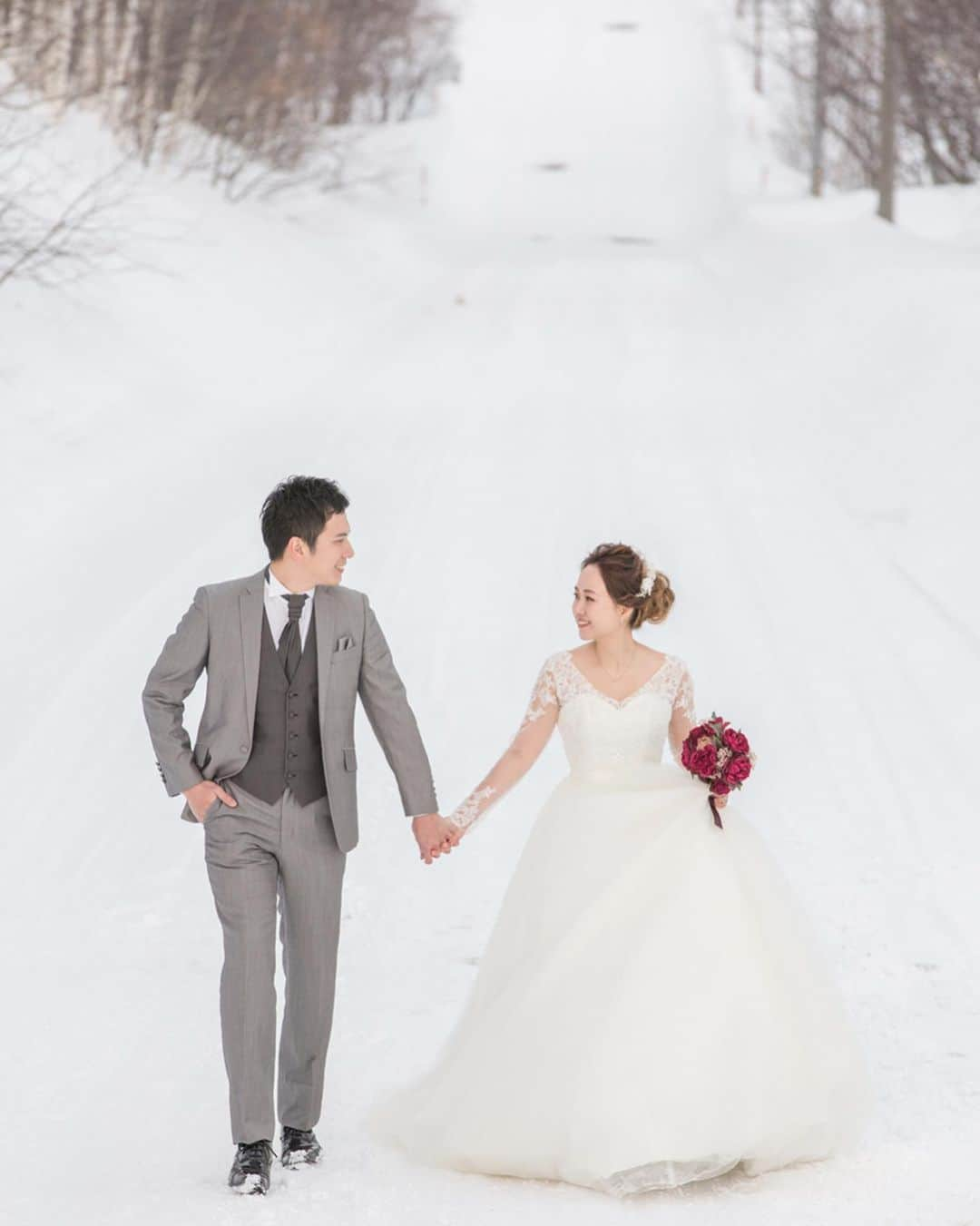 Decollte Wedding Photographyさんのインスタグラム写真 - (Decollte Wedding PhotographyInstagram)「【 北海道 Hokkaido 】Last chance to capture at Growing snowy world❄️❤️﻿ ﻿ ﻿Photographer @toshiya_mizuma  @studiosola_hokkaido  @decollte_weddingphoto﻿ @decollte_weddingstyle﻿ ﻿ ﻿ #japan #hokkaido  #snowylandscape  #Decolltephotography #weddinginspiration #Weddingphotography #prewedding #weddingphoto #overseasprewedding #japaneseprewedding #japanwedding #landscapephotography #romantic #love #happiness #日本 #北海道 #海外婚紗 #婚紗 #唯美 #신부 #웨딩 #웨딩사진」12月17日 18時21分 - d_weddingphoto_jp