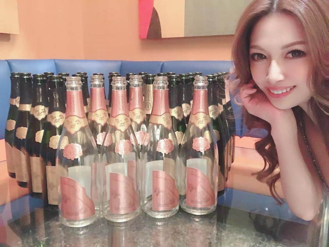 美沙さんのインスタグラム写真 - (美沙Instagram)「soumei空間🍾❤️ . @soumei.japan  #soumei #ソウメイ #ソウメイガール #champagne #シャンパン #キャバクラ #キャバ嬢 #GRACE #グレイス #中洲 #篠原美沙 #美沙」12月17日 18時24分 - misa0623r