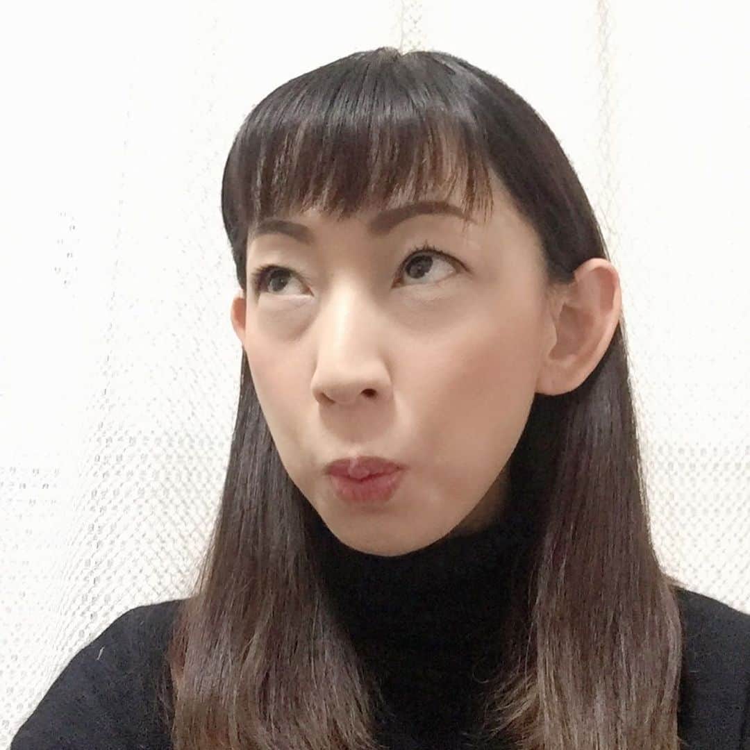 田井弘子さんのインスタグラム写真 - (田井弘子Instagram)「ひとつご報告。  前髪を切り過ぎました(ｰ ｰ;) 気分転換にマイナーチェンジしようかと、自分で切ったら、、、。 #前髪 #濡髪で切ったら #おんざまゆげ」12月17日 18時39分 - hirokotai