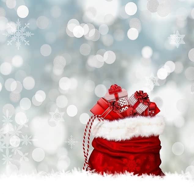 CUTTさんのインスタグラム写真 - (CUTTInstagram)「CUTT史上最強のクリスマス感でお送りする 12/23（月）横浜ワンマン 「HAPPY X MAS PARTY! 2019」にて、 クリスマスプレゼント配布決定！  ご来場の皆さんに 「Eve (Xmas ver.) が聴けるQRコード付きクリスマスカード」 をプレゼントします！　お楽しみに！  ご予約はこちら↓ https://tiget.net/events/74337」12月17日 18時41分 - cuttofficial