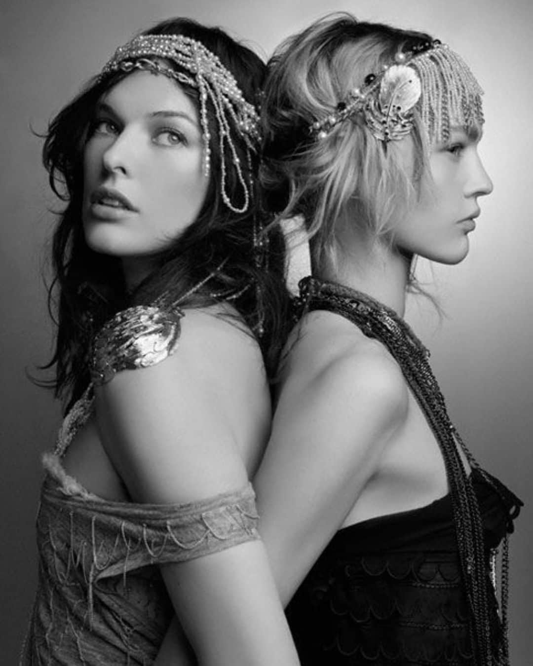 サーシャ・ピヴォヴァロヴァのインスタグラム：「Happy Birthday @millajovovich ! Love you to the moon and back ♥️🦄💋」