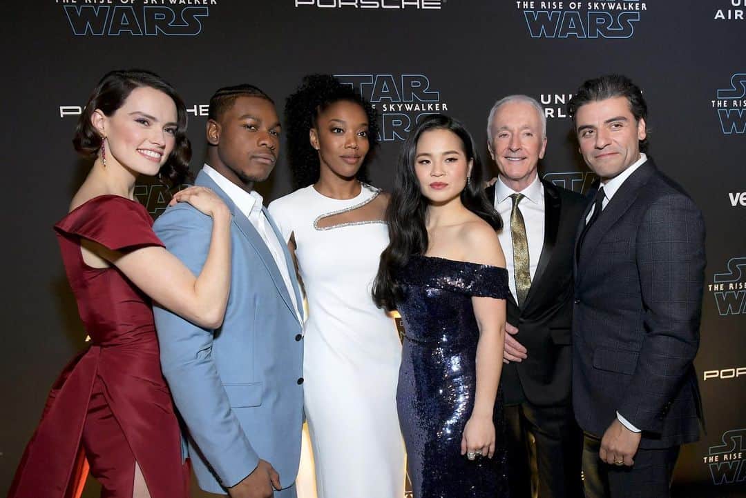 Disneyさんのインスタグラム写真 - (DisneyInstagram)「A galaxy far, far away landed in Hollywood for the premiere of @starwars: #TheRiseOfSkywalker! See the film in theaters Friday.」12月18日 4時11分 - disney